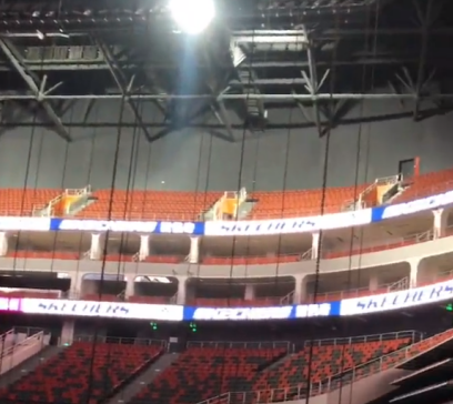 成都鳳凰山體育中心使用舞臺電動葫蘆吊運(yùn)燈光